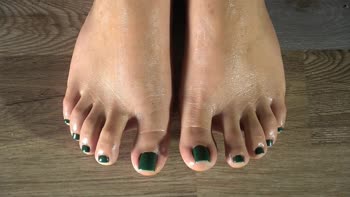 FuckingMyStepsis' Sultry Colombian Feet Cleaned Close Up