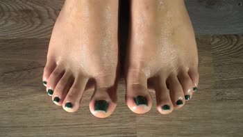 FuckingMyStepsis' Sultry Colombian Feet Cleaned Close Up